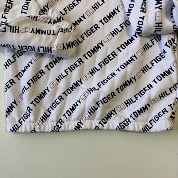 Tommy Hilfiger | Big Girl’s Sweat Shirt - Picture 4 of 4